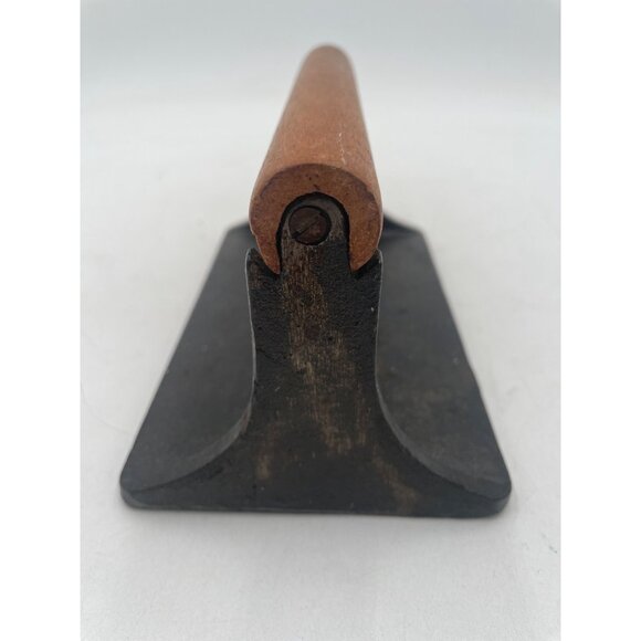 Vintage Taylor & Ng Bacon Press Cast Iron Wooden Handle Pig Design Home Kitchen - Picture 8 of 9